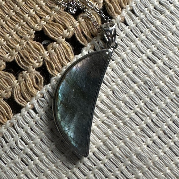 Beautiful Blue and Rainbow Flash Moon Shaped Labradorite Pendant Necklace - Picture 9 of 13